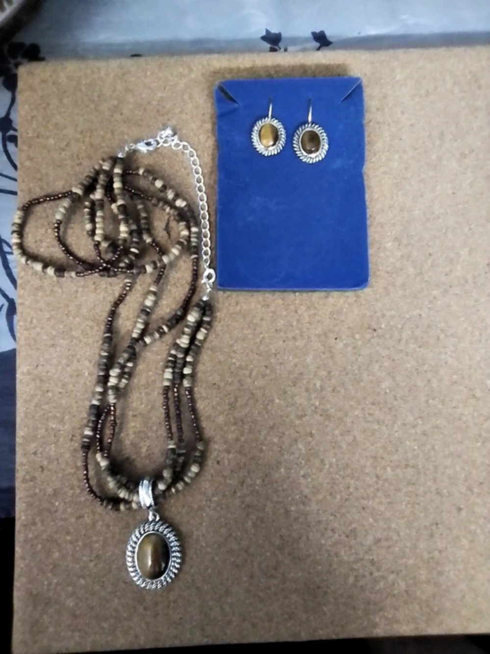 Vintage Beaded Pendant Necklace & Earrings Brown